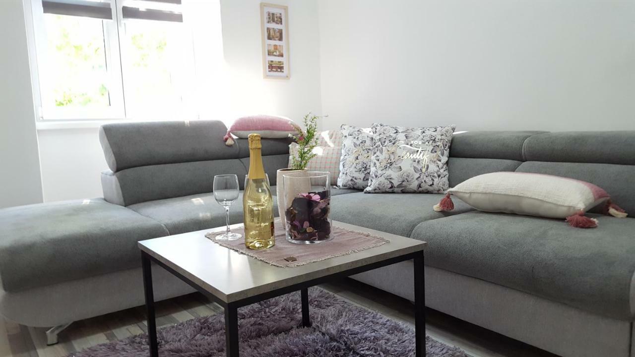 Apartment Imperia *** プーラ エクステリア 写真