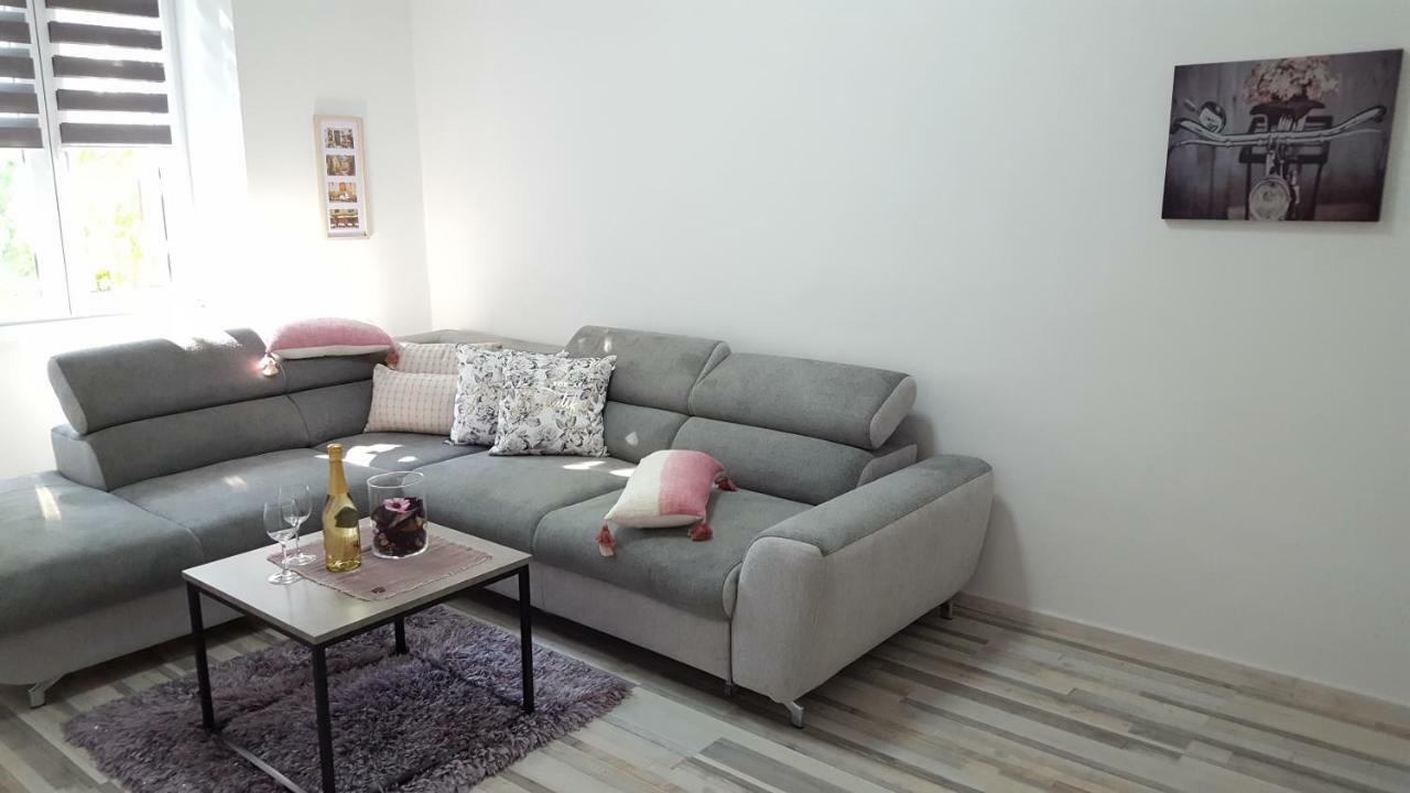 Apartment Imperia *** プーラ エクステリア 写真